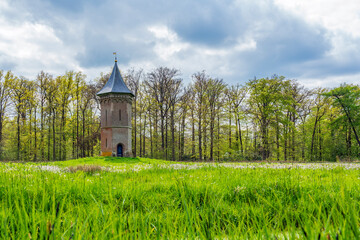 This single tower in the field is Duiventoren Sterkenburg in Langbroek