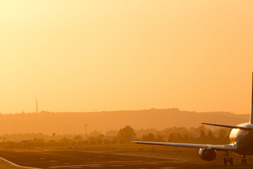 Cola de avión despegando
