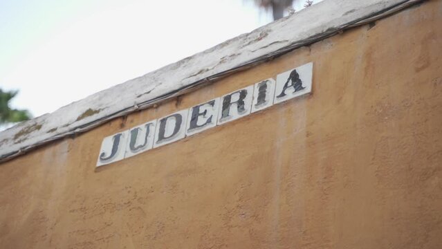 calle juder&iacute;a del barrio de santa cruz en Sevilla, Espa&ntilde;a