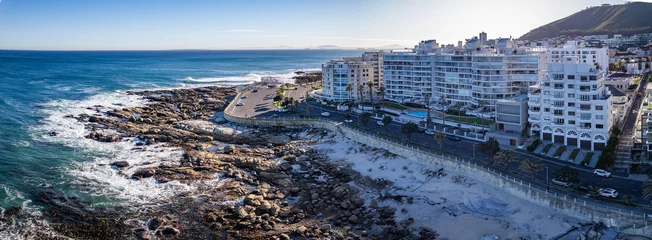 Photo sur Plexiglas Montagne de la Table Aerial View of Sea Point and its tidal pool in Cape Town, western Cape, South Africa