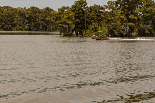 Boating on Louisiana Lake Palourde.