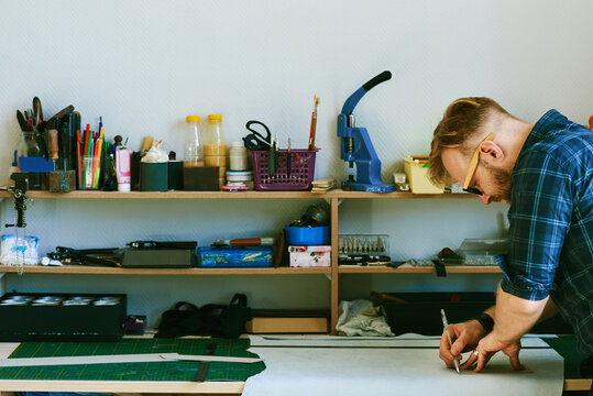 Leatherworker tracing patterns