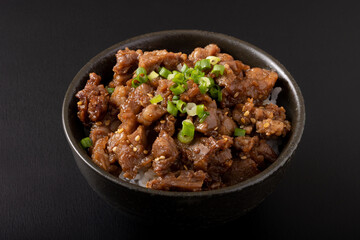 カルビ丼　(黒毛和牛　中落ちカルビ)
