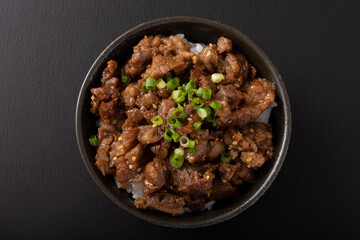 カルビ丼　(黒毛和牛　中落ちカルビ)