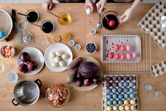 Art of coloring Easter eggs