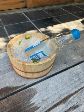 桶に入ったラムネ