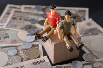 Fototapeta premium 2人の男 金 現金 ビジネス 交渉 成立