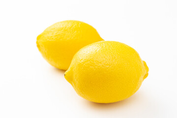 白背景にレモン
