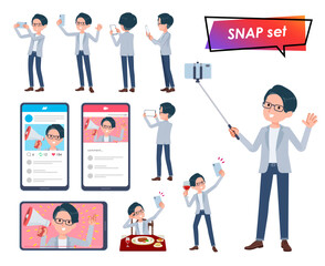 スマホで撮影するプログラマエンジニア男性のセット