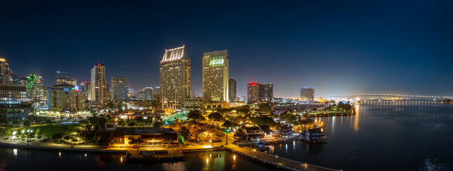 Fototapeta premium San Diego Skyline views of downtown at night