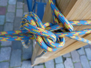 un noeud color&eacute;