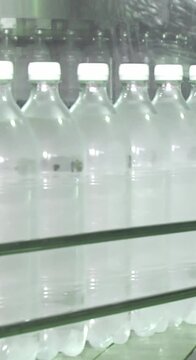 Mineral water Factory production line bottling pure spring water into bottles an