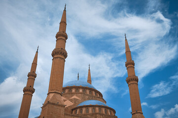 Fototapeta premium Mohammad Al-Amin Mosque also referred to as the Blue Mosque, is a Sunni Muslim mosque located in downtown Beirut, Lebanon