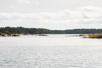 Wasser und Natur in Schweden, Wolken, skandinaviens Landschaften im Sommer