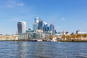 Obraz premium London city skyline with skyscrapers in the financial district at Thames River