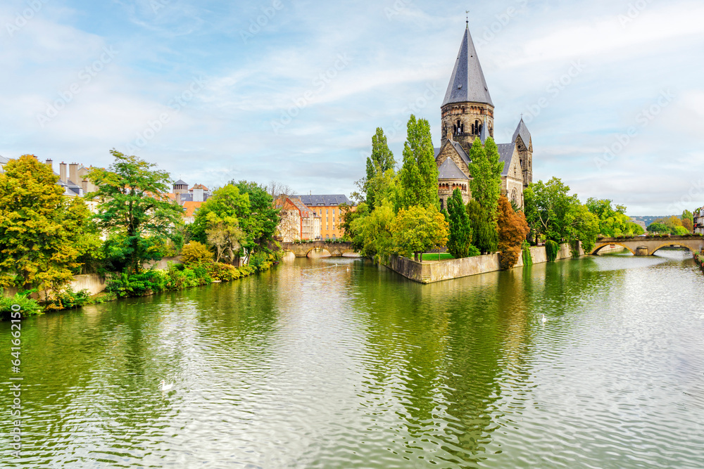 Canvas Prints oberes ende der île du petit-saulcy in metz mit dem temple neuf