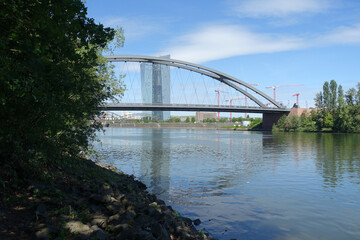 Obraz premium Osthafenbruecke in Frankfurt