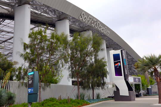 Inglewood (Los Angeles), California: SoFi Stadium, Sports and Entertainment indoor stadium located at 1001 Stadium Dr, Inglewood