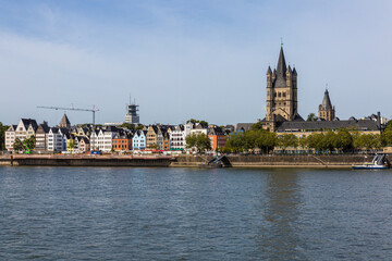 vue de Cologne, à travers le Rhin, Allemagne