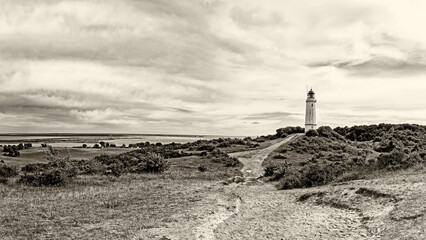 Panorama der Landschaft auf der in der Ostsee gelegenen Insel Hiddensee mit dem Leuchtturm...