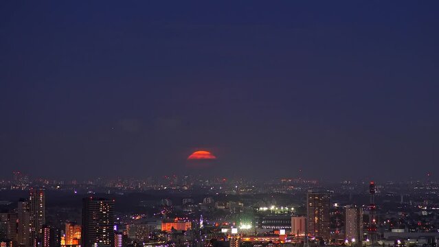 スーパーブルームーンと街並み