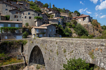 Jaujac, village en Ardèche