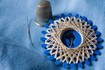 Nähzeug Nadel und Faden