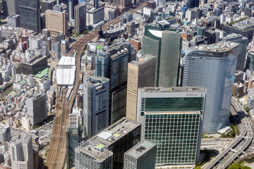 新橋駅と汐留の高層ビル群を空撮