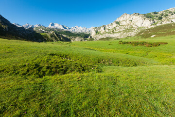 Fototapeta na wymiar Landscape views of national park peaks of europe