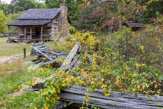 Historic pioneer cabin of early settler William J. Carter at Humpback rocks, Blue ridge Parkway, Virginia. The cabin is part of the Blue Ridge Parkway National Park and is open to tour.