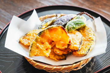 秋の味覚　カボチャの天ぷらと夏野菜