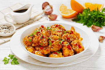 Fototapeta premium crispy orange cauliflower florets in white bowl