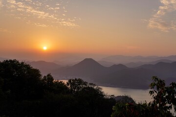 五老ヶ岳公園から見る舞鶴湾の夕焼けの情景