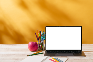 子供部屋とラップトップコンピューター