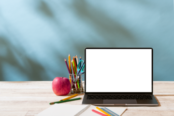 子供部屋とラップトップコンピューター