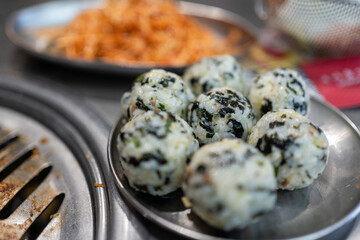 Korean seaweed rice ball called in Korean is Jumeogbab, jumeokbap, Onigiri or Chu Mok Bab is famous...
