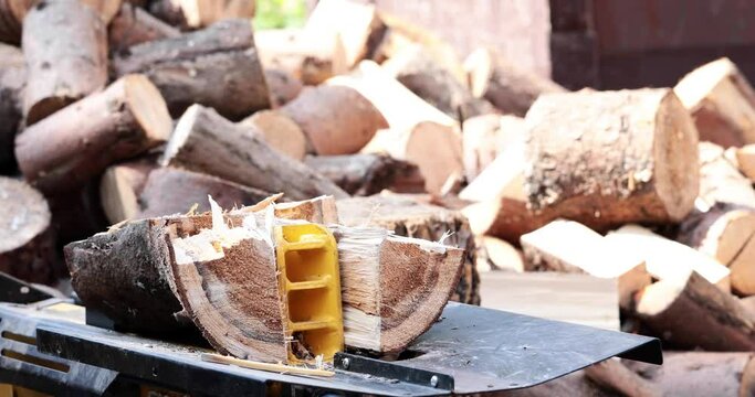 electric wood splitter cuts blocks in half	