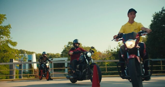 A review on expert motorcycle drivers who train at the training ground and obstacles die while riding motorcycles