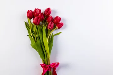 Stof per meter Bunch of red tulips with copy space on white background © vectorfusionart