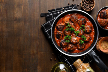 Tasty meat food and homemade food concept - meatballs