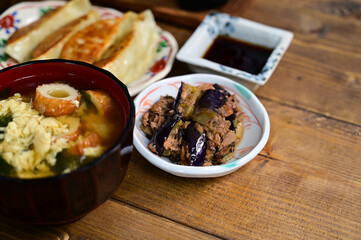一汁三菜 焼き餃子など