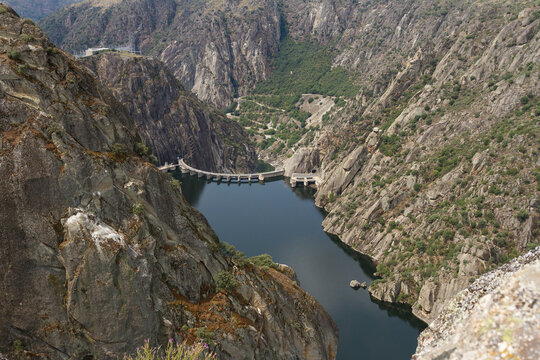 Aldeadavila dam, Picon de Felipe lookout, Las Arribes del Duero, Salamanca, Castilla y Leon, Spain