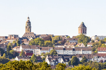 Stadtkegel von Remscheid mit den charakteristischen Türmen des Rathaus und Wasserturms