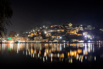 Fototapeta na wymiar Views of the nainital lake at night