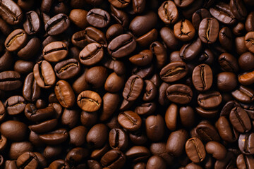 Naklejka premium Background of roasted fresh brown coffee beans, perfect for a cool wallpaper