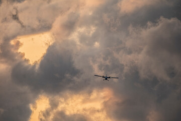 Avioneta en el cielo