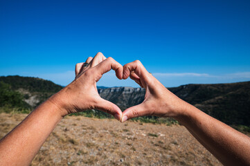 Coeur avec les mains - gorges de la Vis