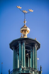 stockholm, schweden - rathausturm mit den drei kronen