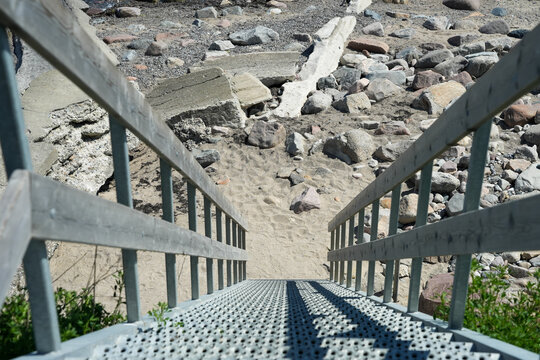 Holztreppen an der Steilk&uuml;ste von Gedser in D&auml;nemark