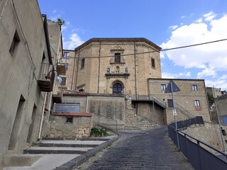 Fototapeta na wymiar Chiesa antica a Leonforte
